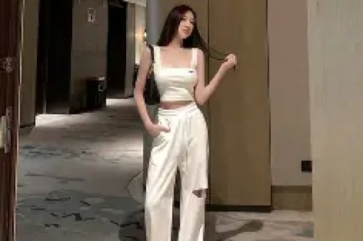 网红丹丹再翻车!印度火车没座位被她夸成一家团圆神设计！